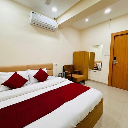 Hotel Shivlok Udždžain Exteriér fotografie