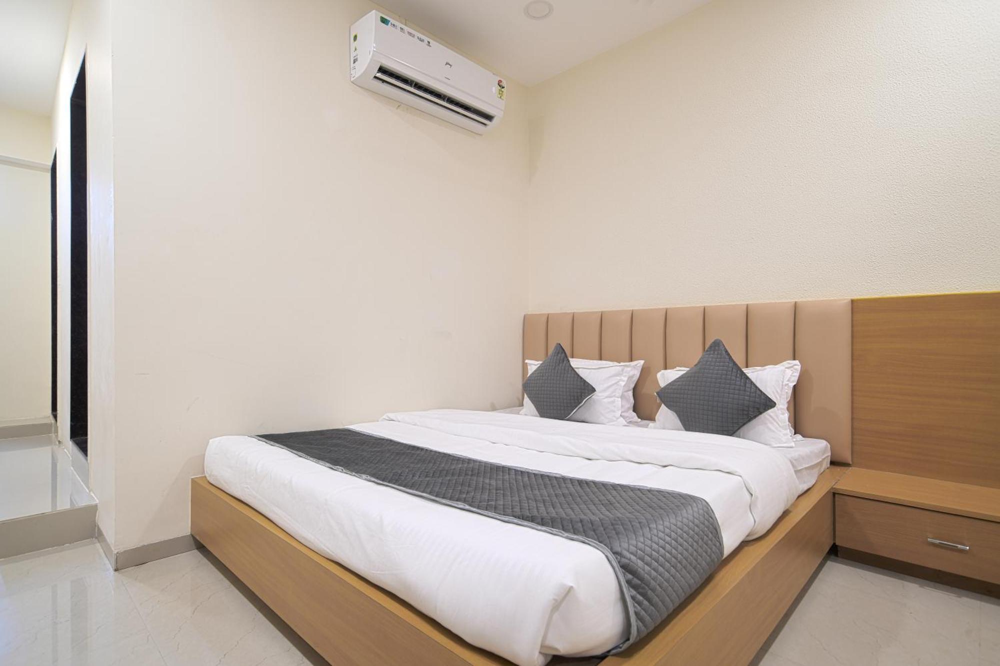 Hotel Shivlok Udždžain Pokoj fotografie