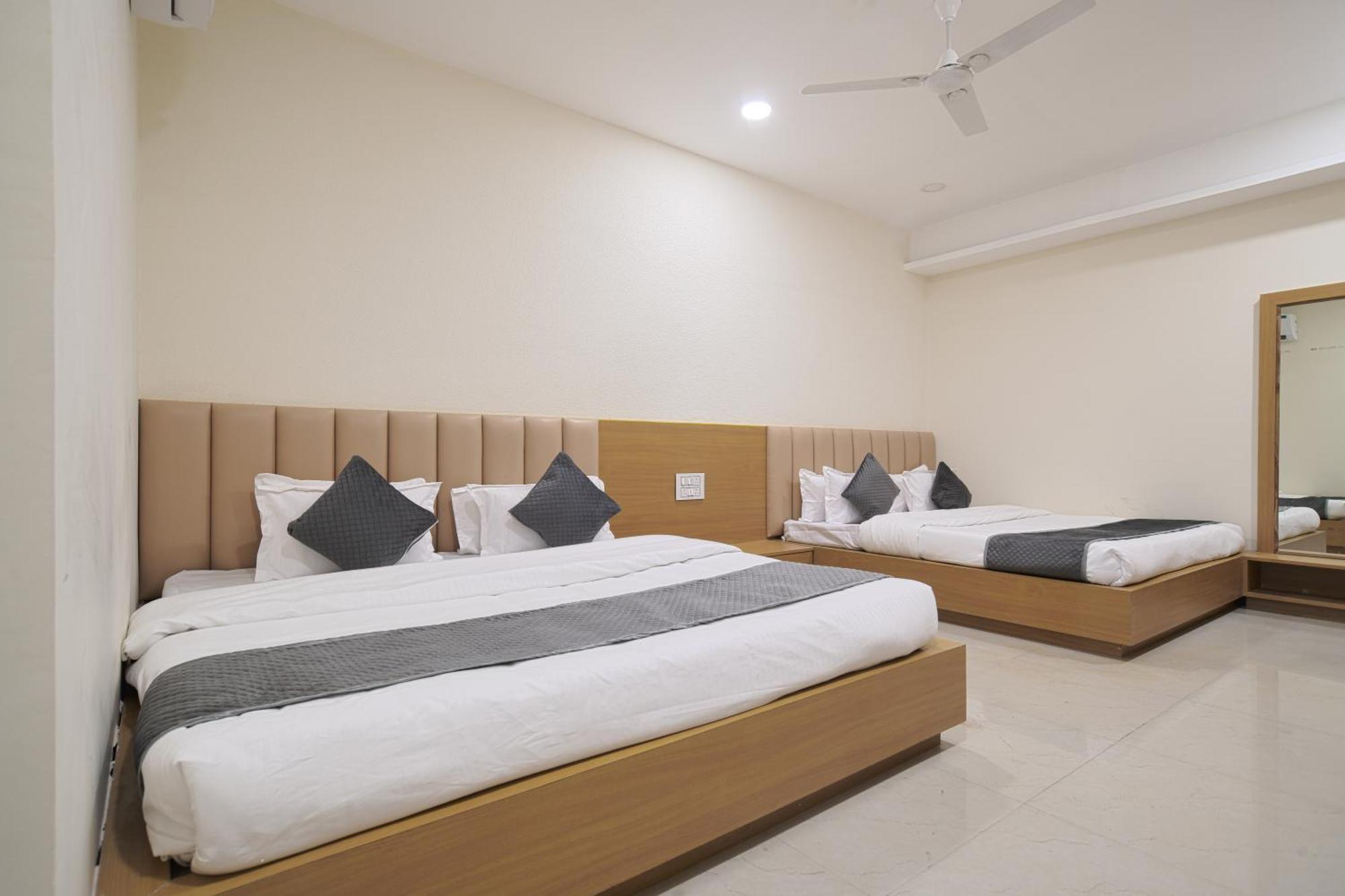 Hotel Shivlok Udždžain Pokoj fotografie