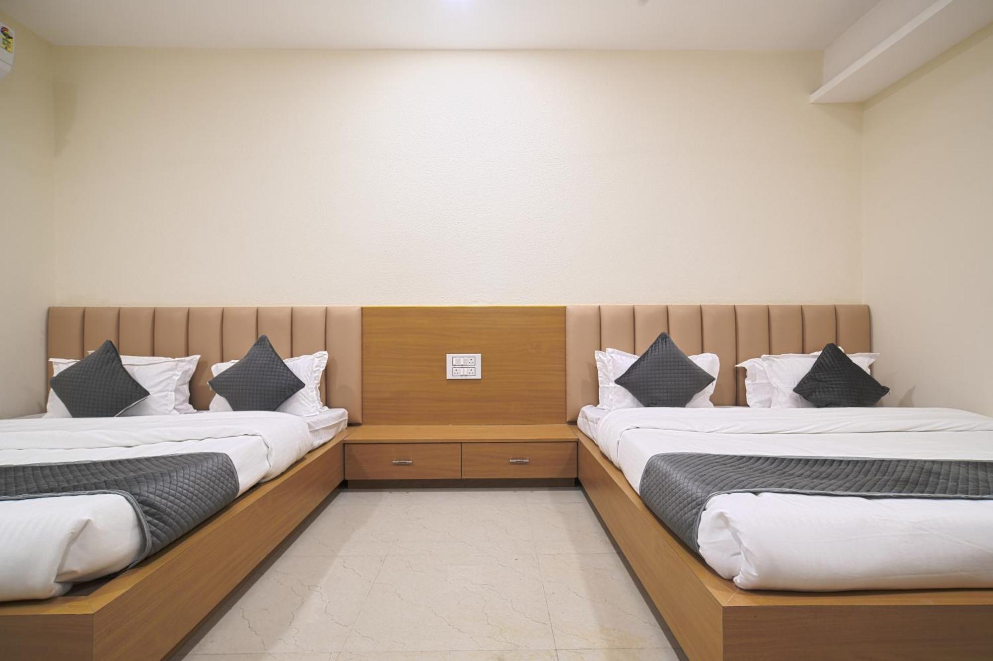 Hotel Shivlok Udždžain Pokoj fotografie