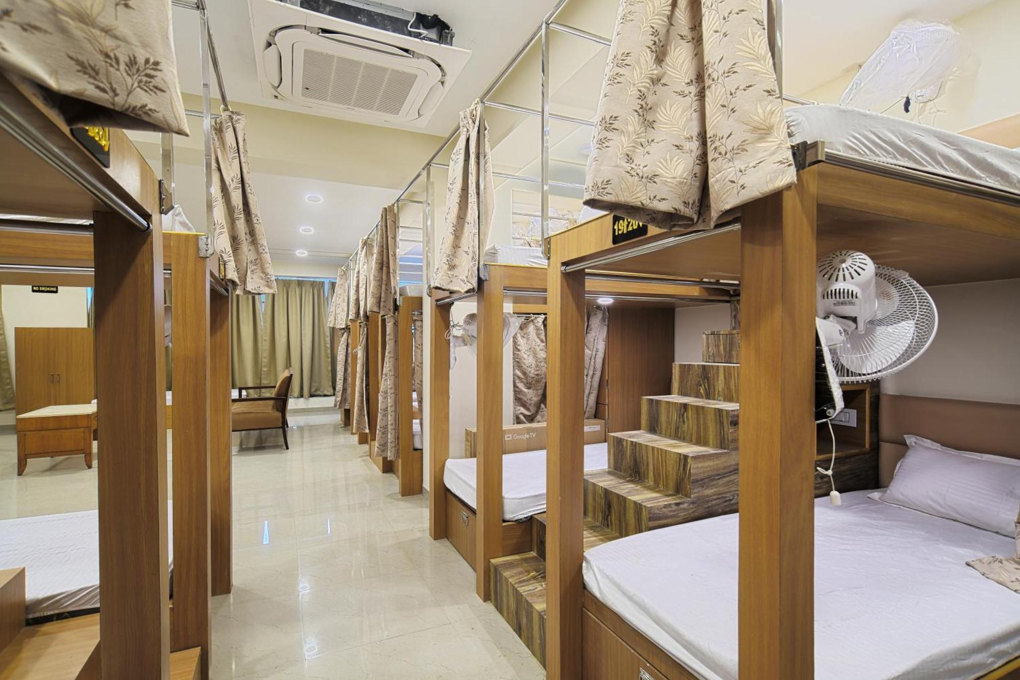 Hotel Shivlok Udždžain Exteriér fotografie