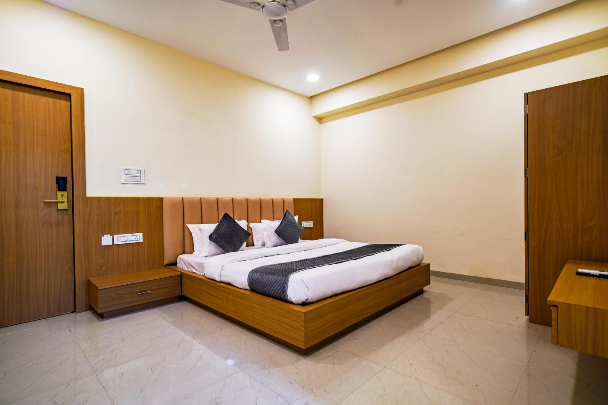 Hotel Shivlok Udždžain Pokoj fotografie