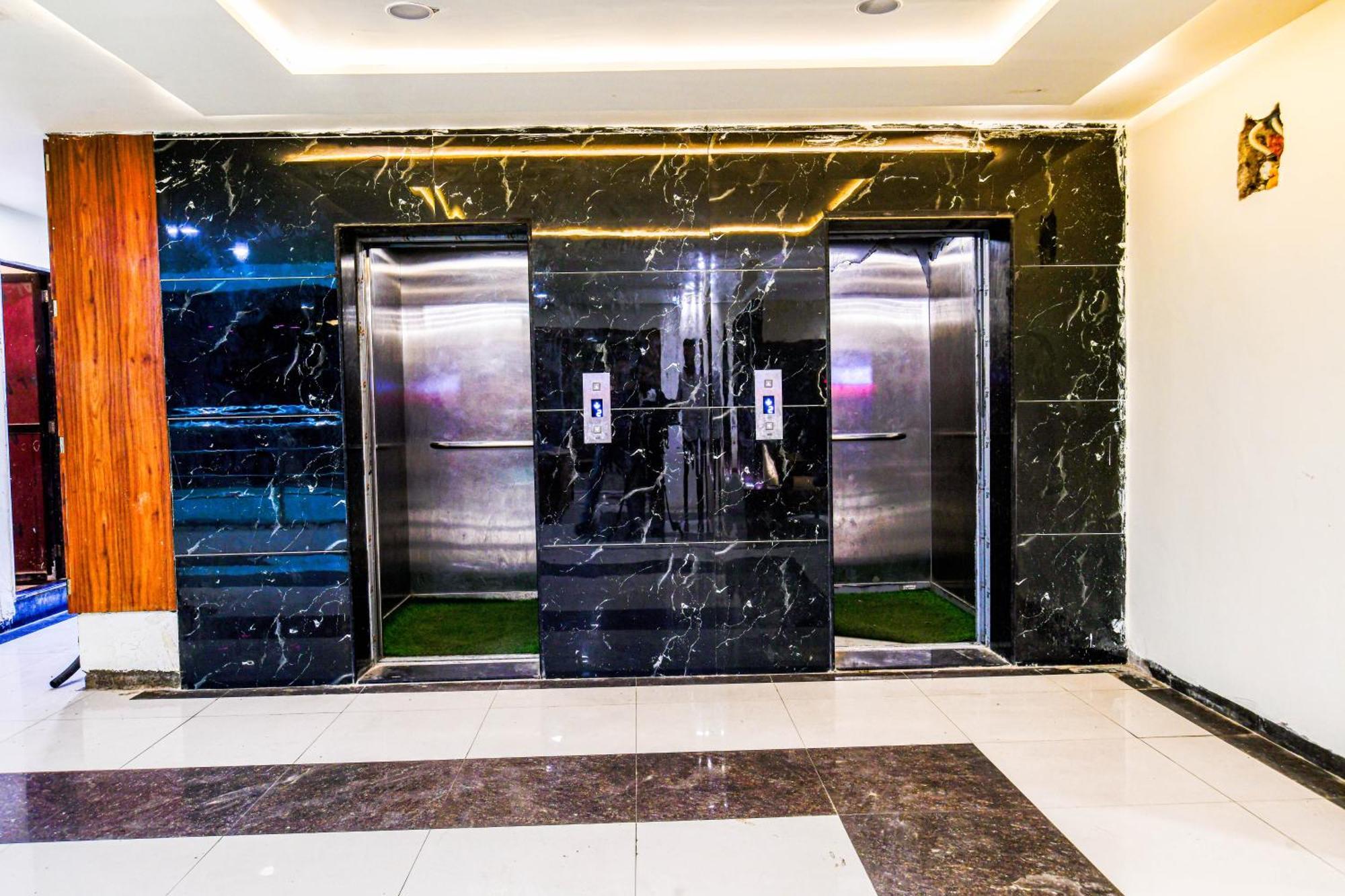 Hotel Shivlok Udždžain Exteriér fotografie