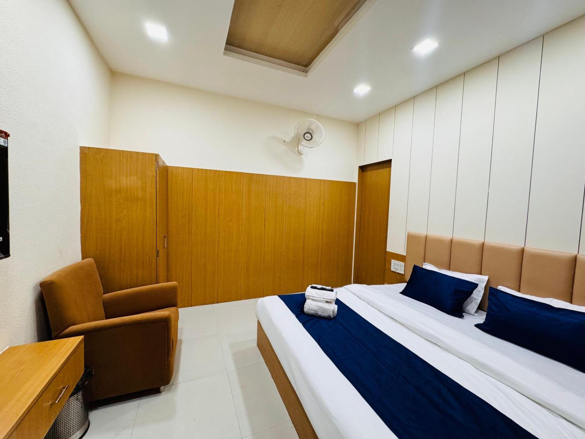 Hotel Shivlok Udždžain Pokoj fotografie