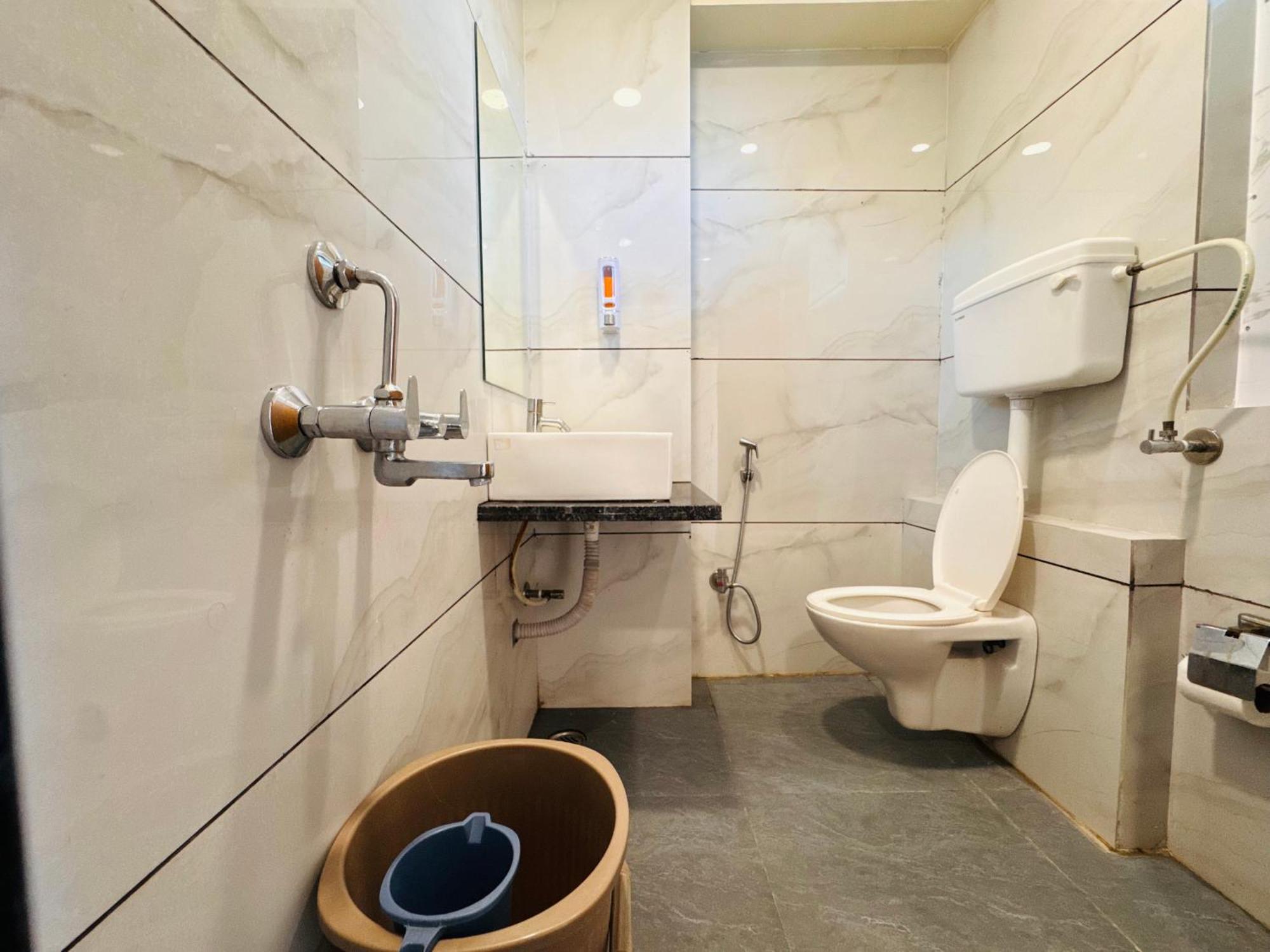 Hotel Shivlok Udždžain Exteriér fotografie