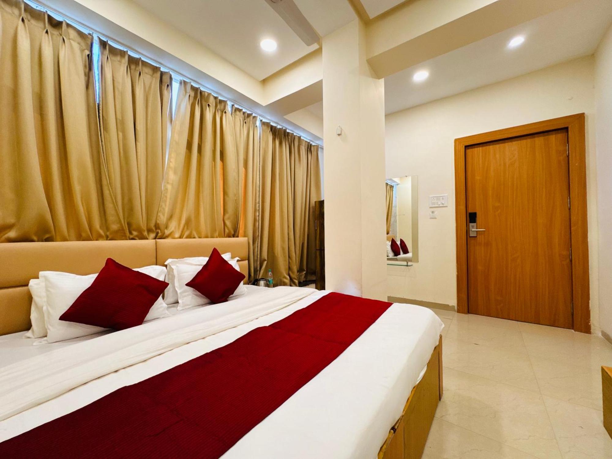 Hotel Shivlok Udždžain Exteriér fotografie